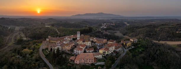 Montecastello al tramonto, panorama sulla Valdera